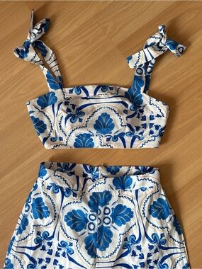 SHEIN Blue and White Tile Print Crop Top & High Waist Pants Set